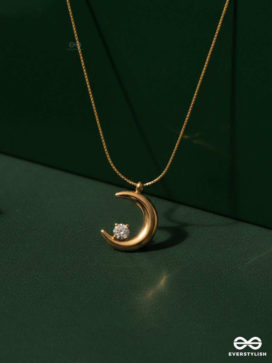 Giora Italia - Crescent Kiss - Stainless Steel 18K Gold Plated Anti-Tarnish Pearl & Moon Necklace