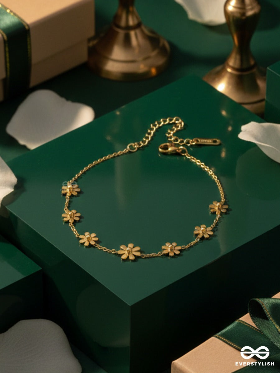 Giora Italia - Maribel – Stainless Steel 18K Gold Plated Anti-Tarnish Floral Charm Bracelet