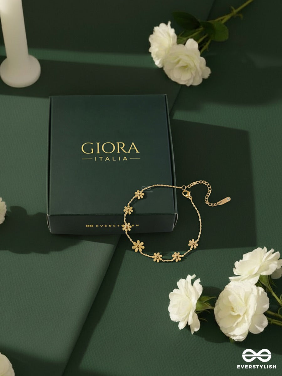 Giora Italia - Maribel – Stainless Steel 18K Gold Plated Anti-Tarnish Floral Charm Bracelet