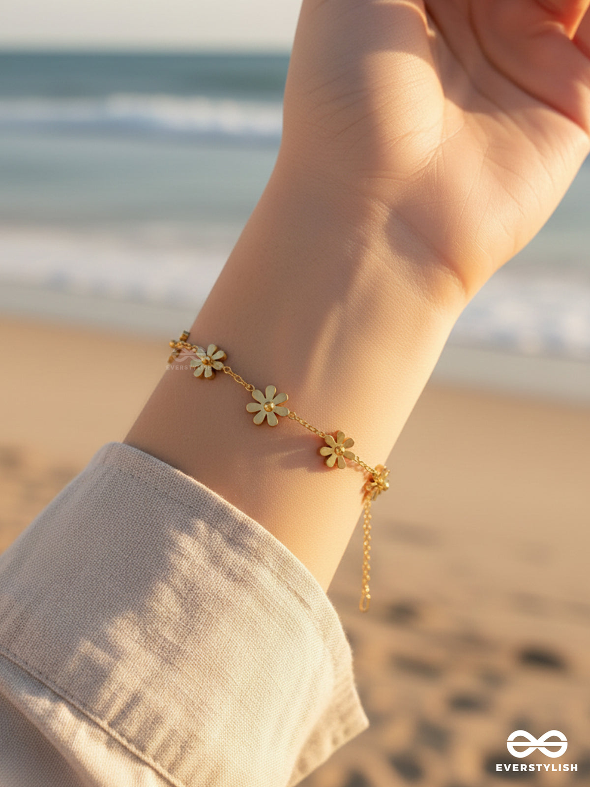 Giora Italia - Maribel – Stainless Steel 18K Gold Plated Anti-Tarnish Floral Charm Bracelet