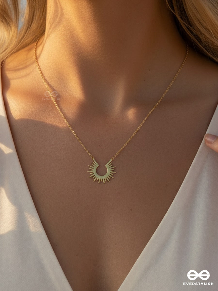 Giora Italia - Dawn Crest – Stainless Steel 18K Gold Plated Anti-Tarnish Sun Motif Pendant Necklace