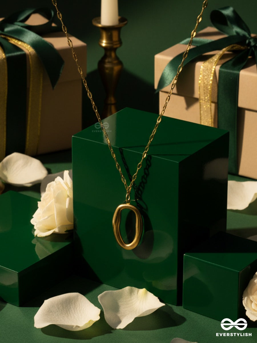 Giora Italia - Ovale Signet – Stainless Steel 18K Gold Plated Anti-Tarnish Open Pendant Necklace