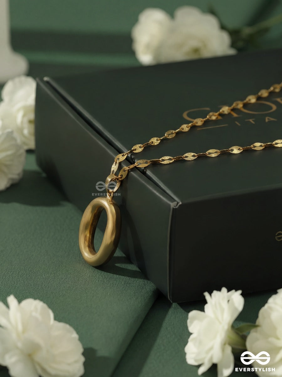 Giora Italia - Ovale Signet – Stainless Steel 18K Gold Plated Anti-Tarnish Open Pendant Necklace