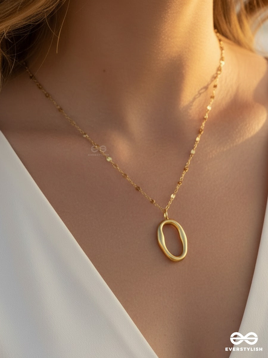 Giora Italia - Ovale Signet – Stainless Steel 18K Gold Plated Anti-Tarnish Open Pendant Necklace