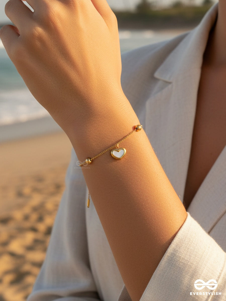 Giora Italia - Ivory Emblem – Stainless Steel 18K Gold Plated Anti-Tarnish Enamel Heart Bracelet