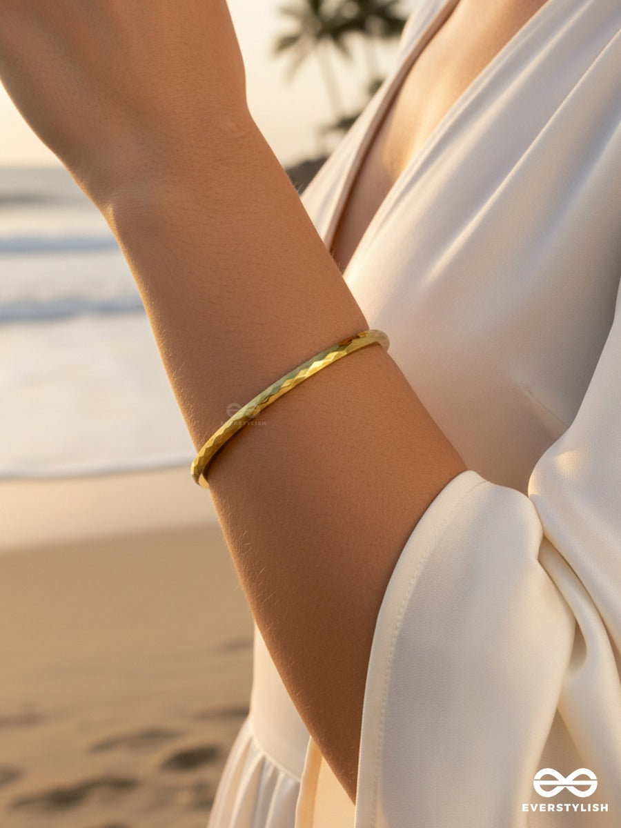 Giora Italia - Facette Band – Stainless Steel 18K Gold Plated Anti-Tarnish Slim Cuff Bracelet