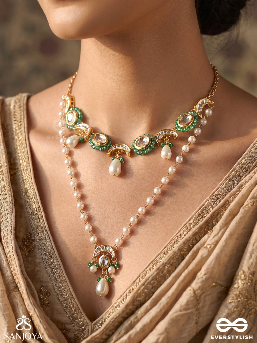 Quinara – Precious Grace – Elegant Necklace With Emerald Oval Motifs, Pearl Details And Delicate Golden Chainwork