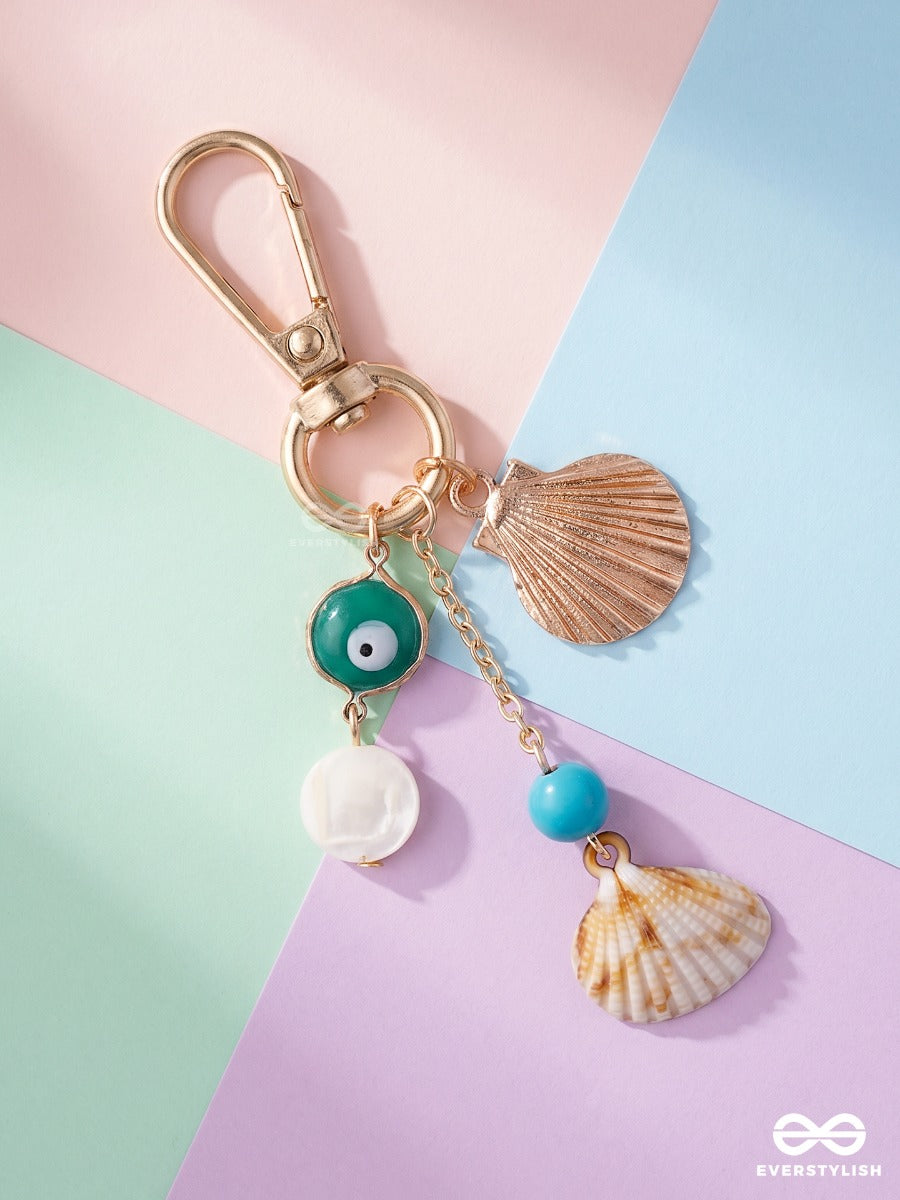 Seaside Story – Coastal Bag Charm With Shell And Pearl Details