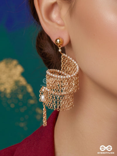 Fringe Noir – Gold Chain Spiral Earring With Pearl Tassel Drops