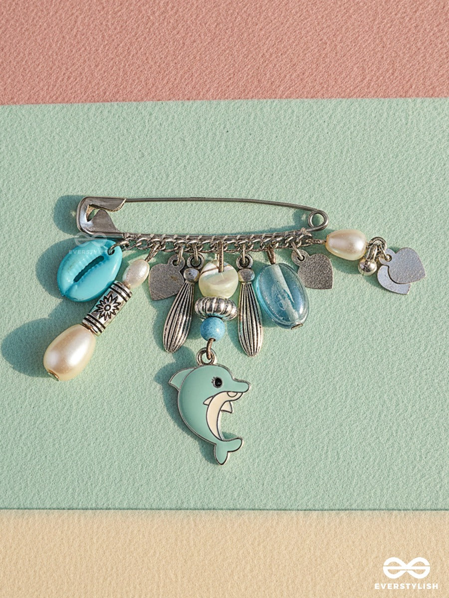 Marina Charm – Silver-Tone Brooch Pin With Seashells, Pearls And Ocean Charms