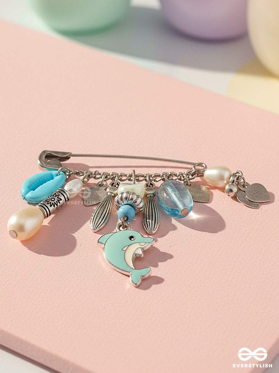 Marina Charm – Silver-Tone Brooch Pin With Seashells, Pearls And Ocean Charms