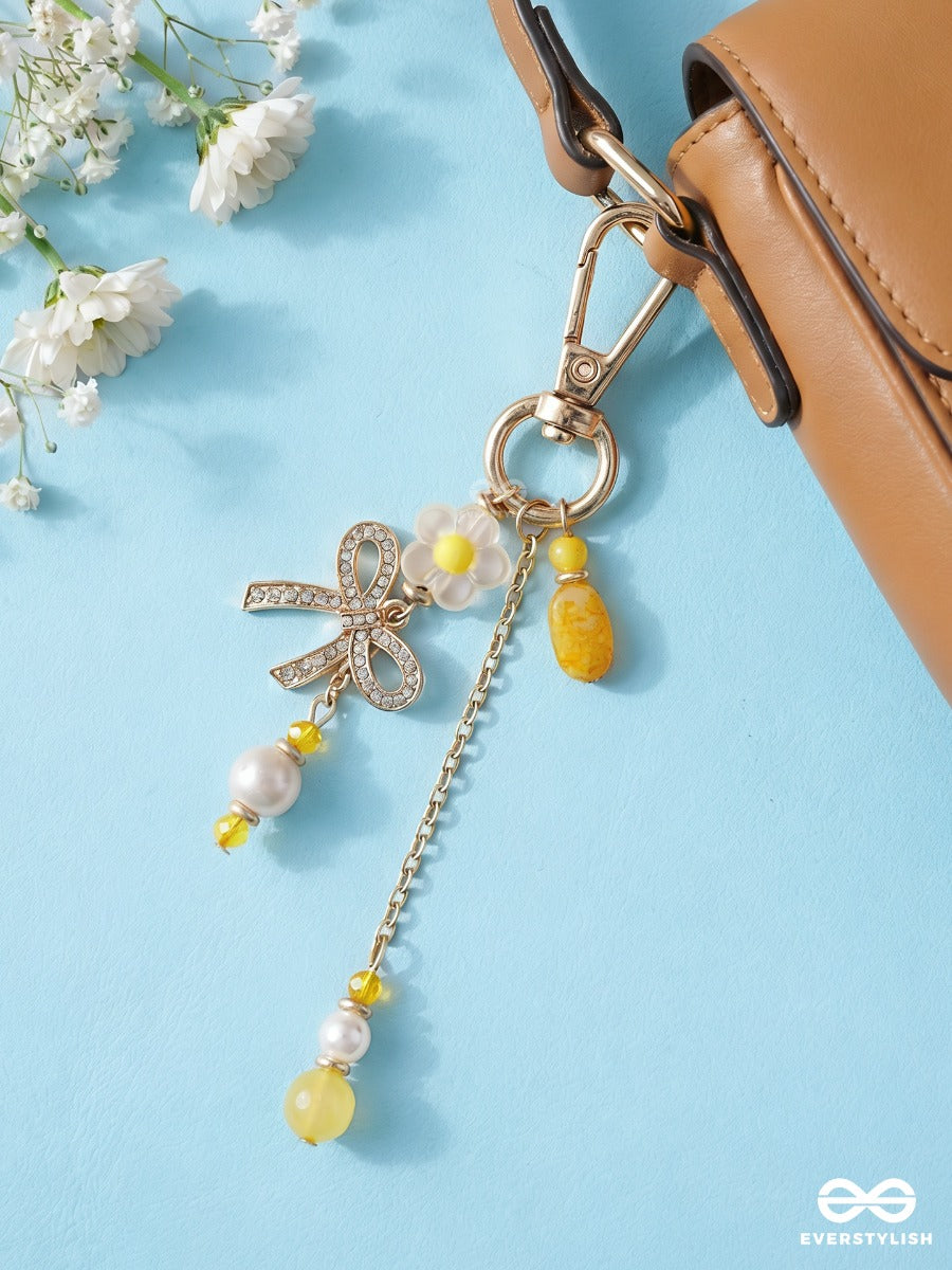 Golden Drift – Dragonfly Bag Charm With Honey Crystal Details