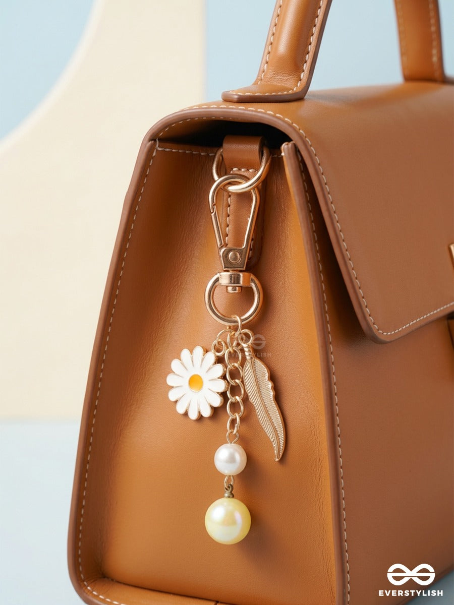 Daisy Daydream – Floral Bag Charm With Pearl And Feather Details