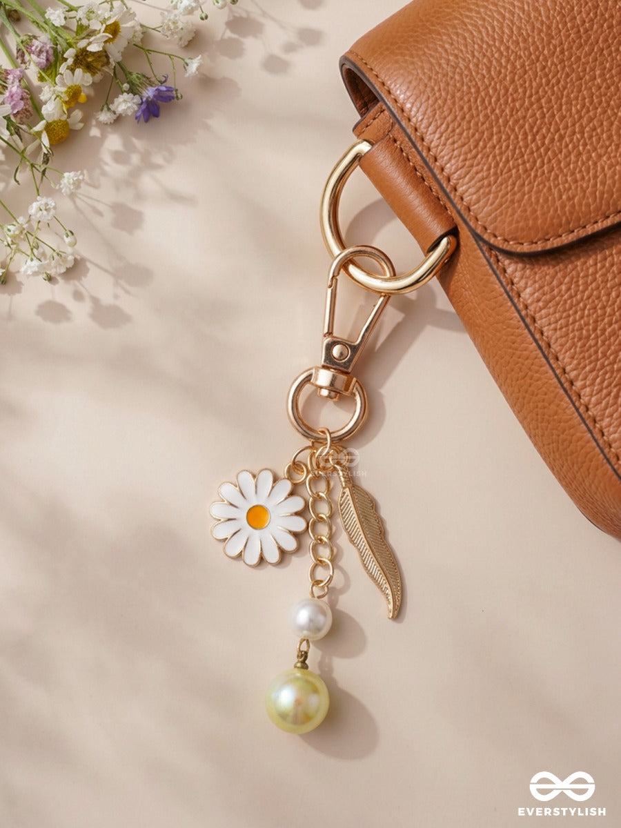 Daisy Daydream – Floral Bag Charm With Pearl And Feather Details
