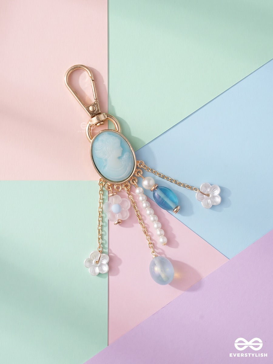 Cameo Crush – Vintage Bag Charm With Pearl And Blue Bead Details