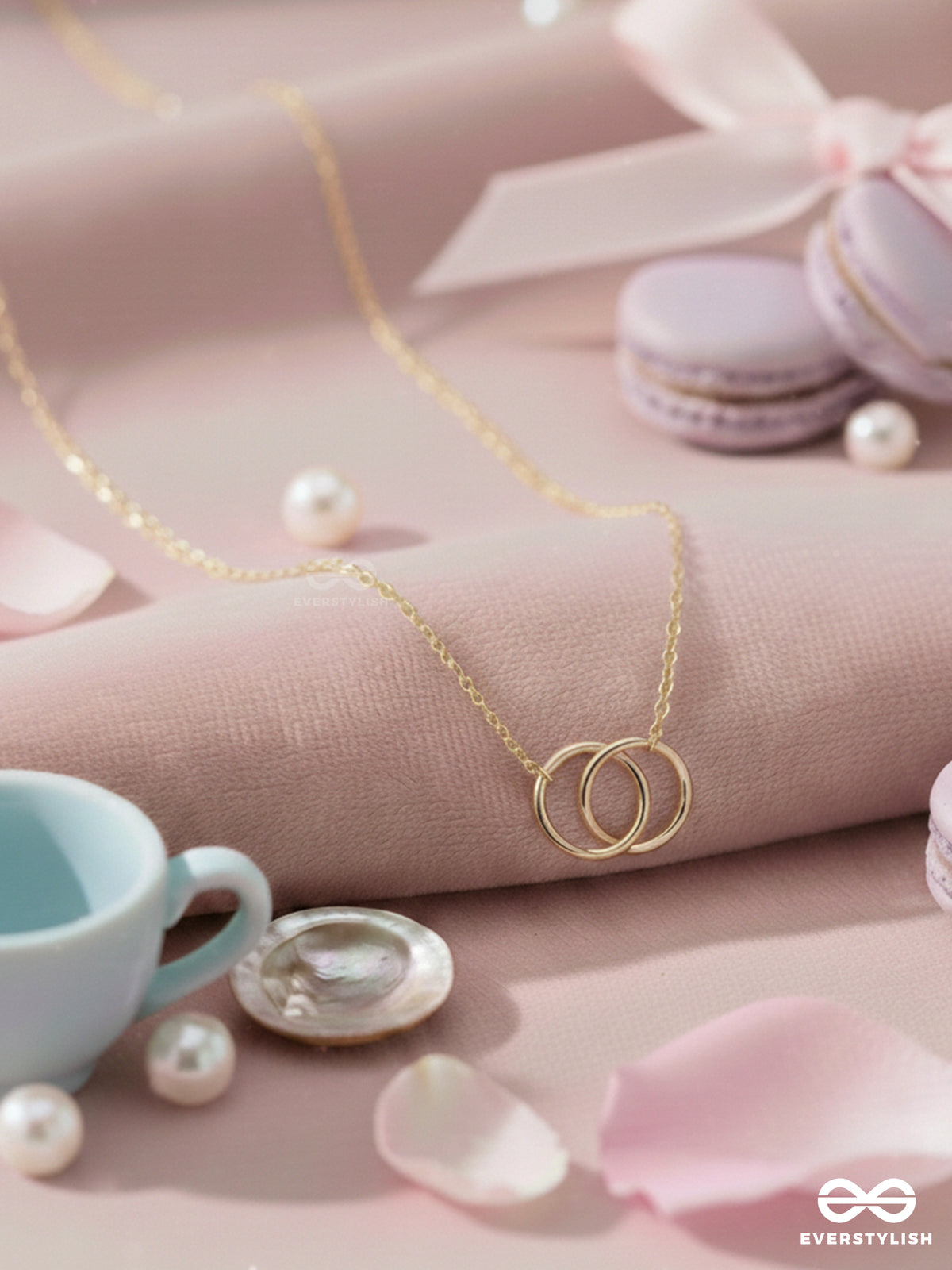 The Dainty Links - Golden Casual Neckpiece