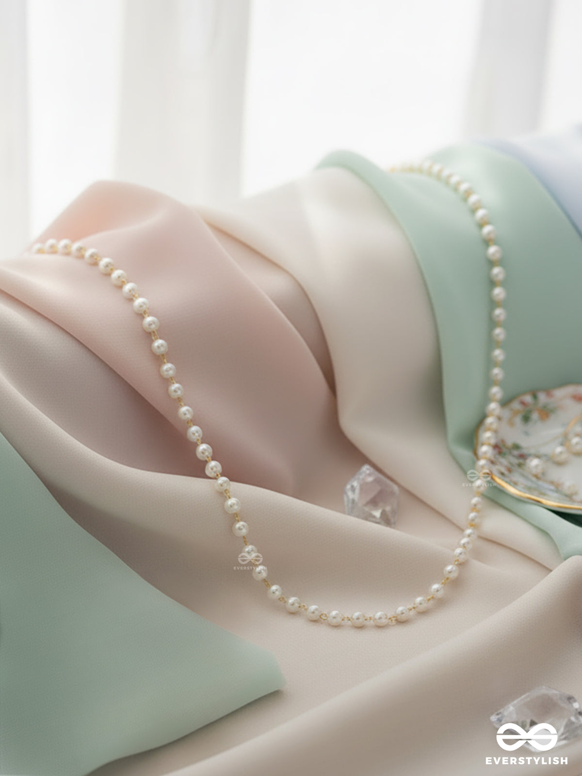 The Pearls Of Elegance - Golden Statement Neckpiece
