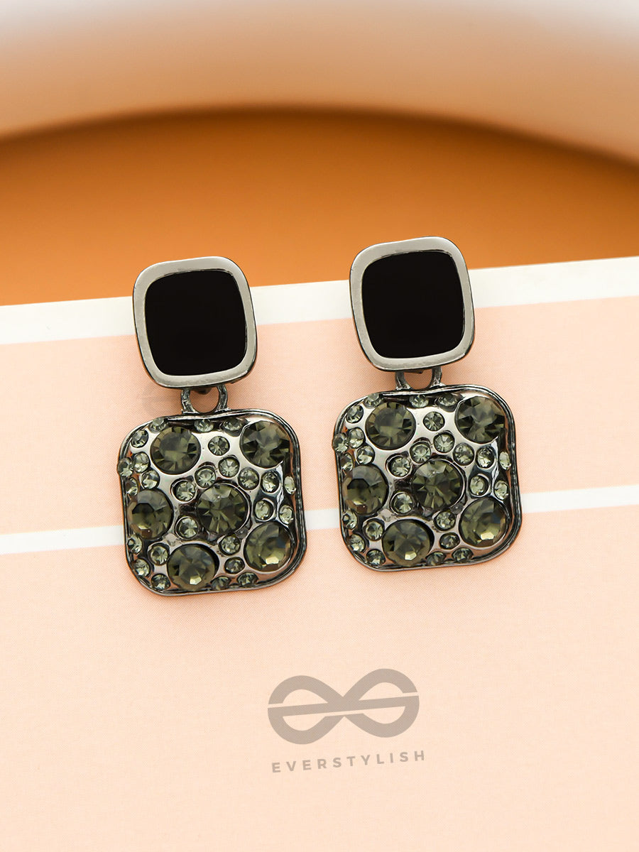 Shimmering Silt- Crystals And Rhinestones Studded Black Earrings