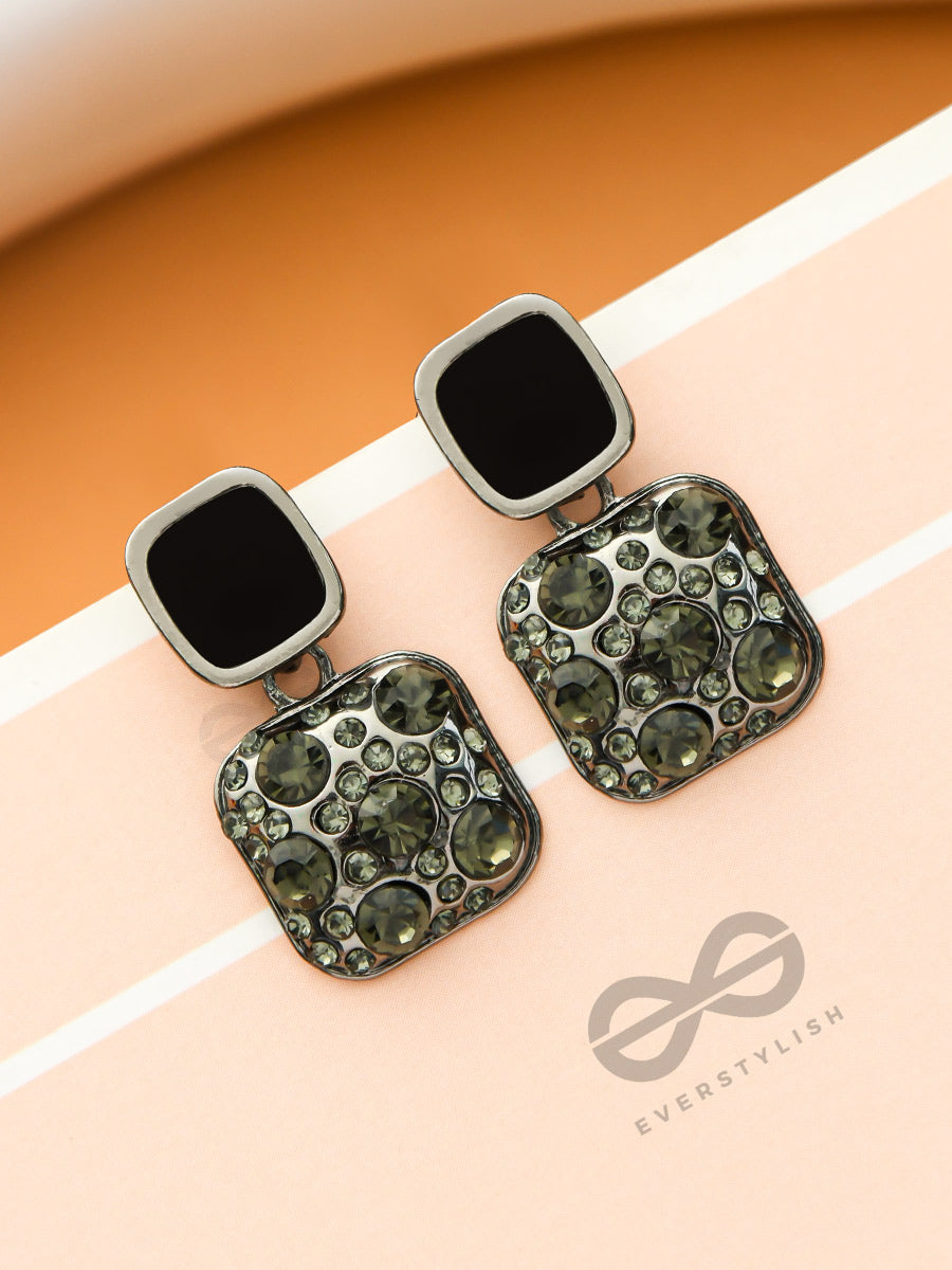 Shimmering Silt- Crystals And Rhinestones Studded Black Earrings