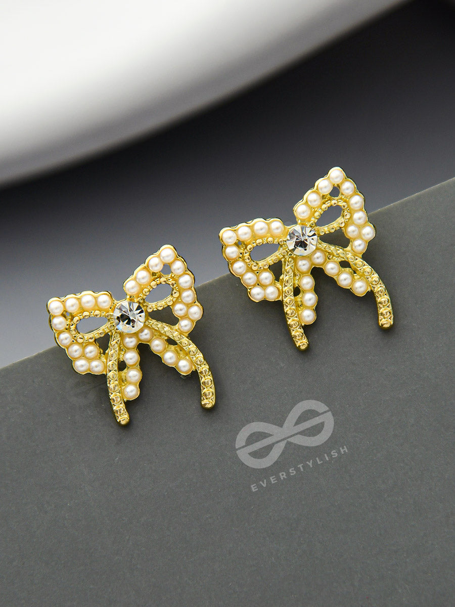 Pearlescent Cravats- Gem Stone And Pearls Studded Golden Earrings