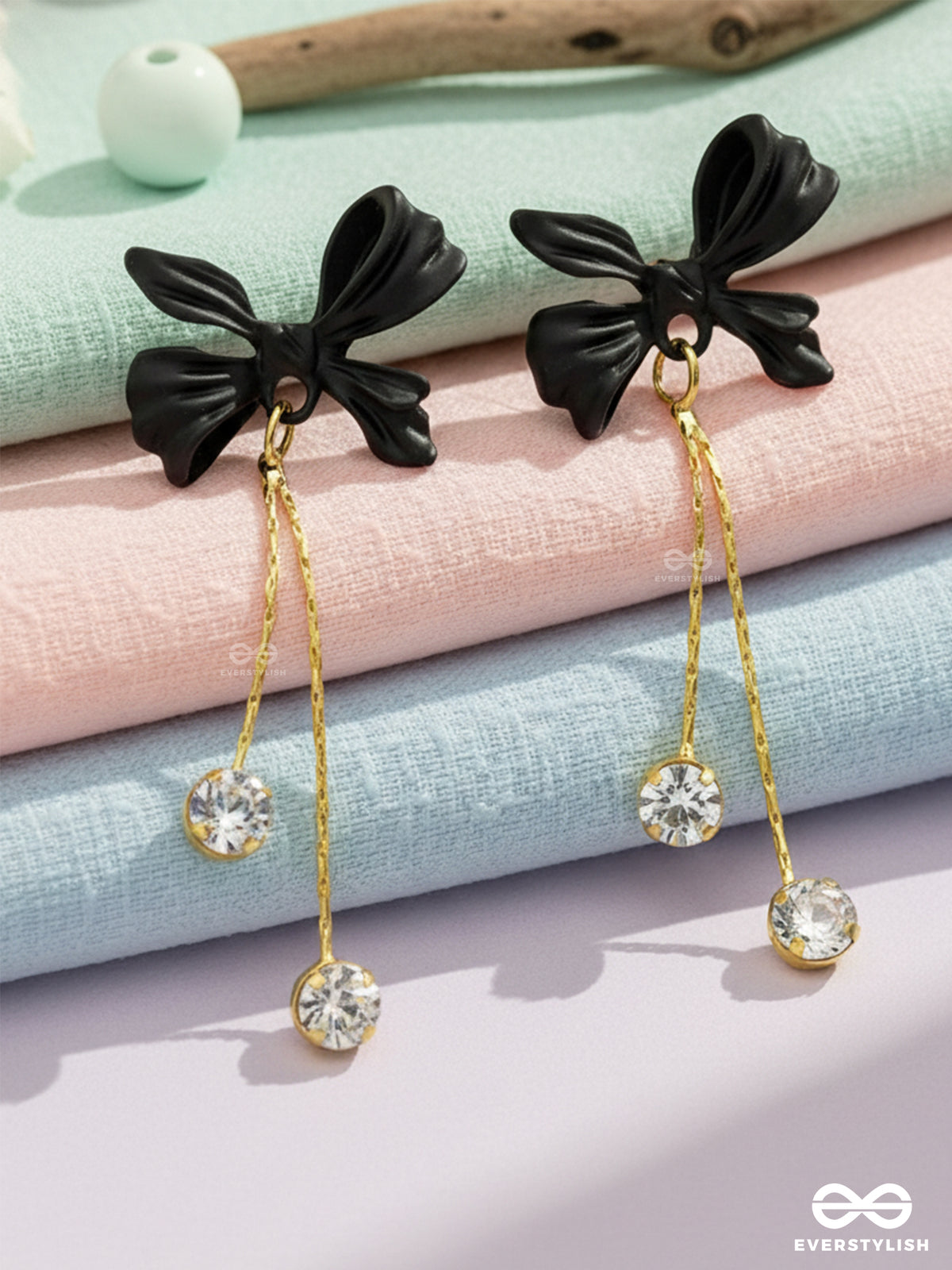 Shooting Stars- Black And Golden Solitaire Studded Earrings