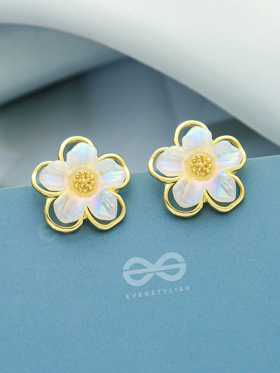 Delightful Daisies- White And Golden Earrings