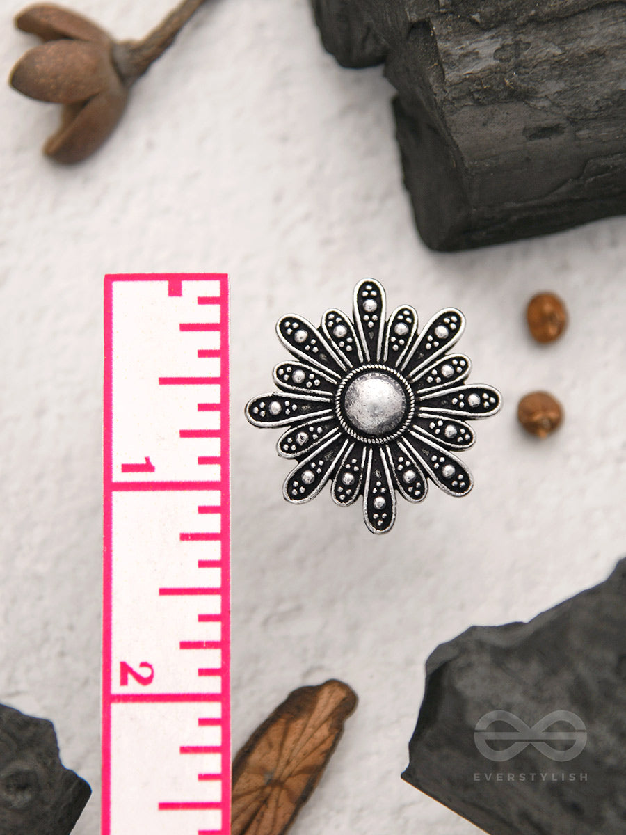 The Beaming Bloom- Oxidised Statement Ring