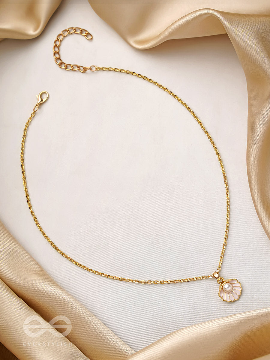 The Shell Stunner- Golden Embellished Necklace With Anti-Tarnish Coating