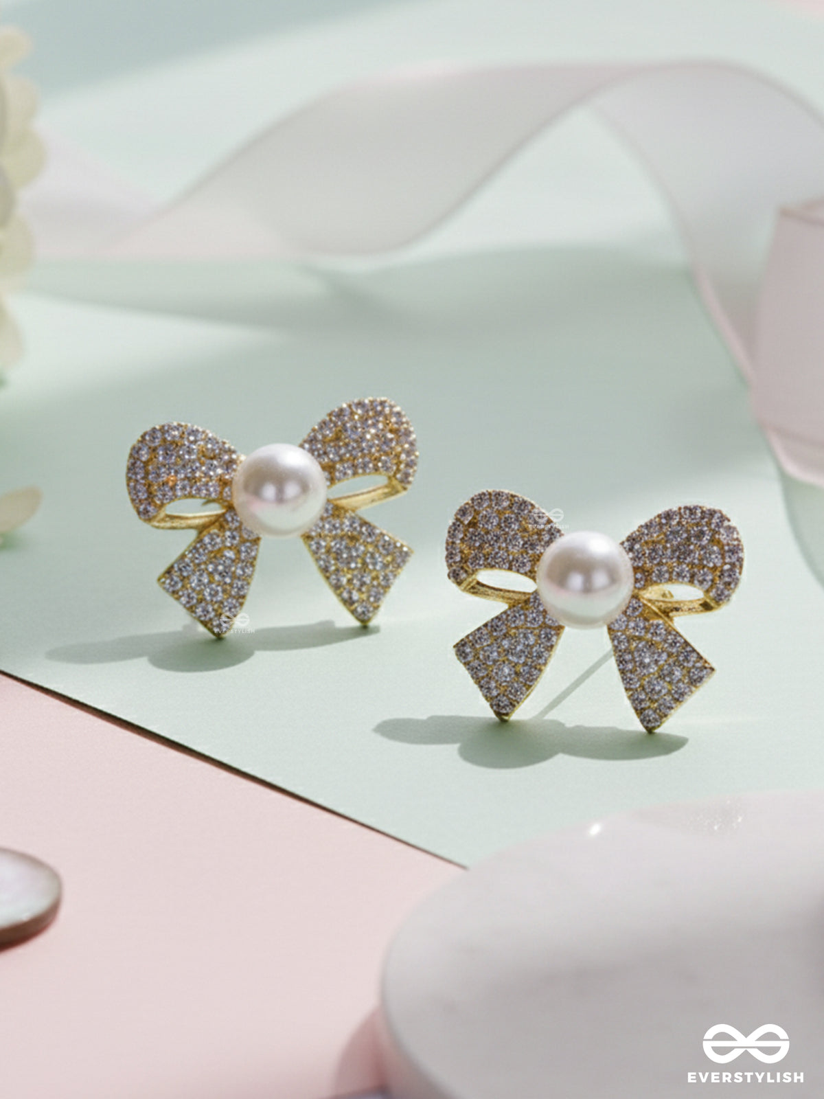 Knot-A-Lot - Golden Pearl Sparkling Studs