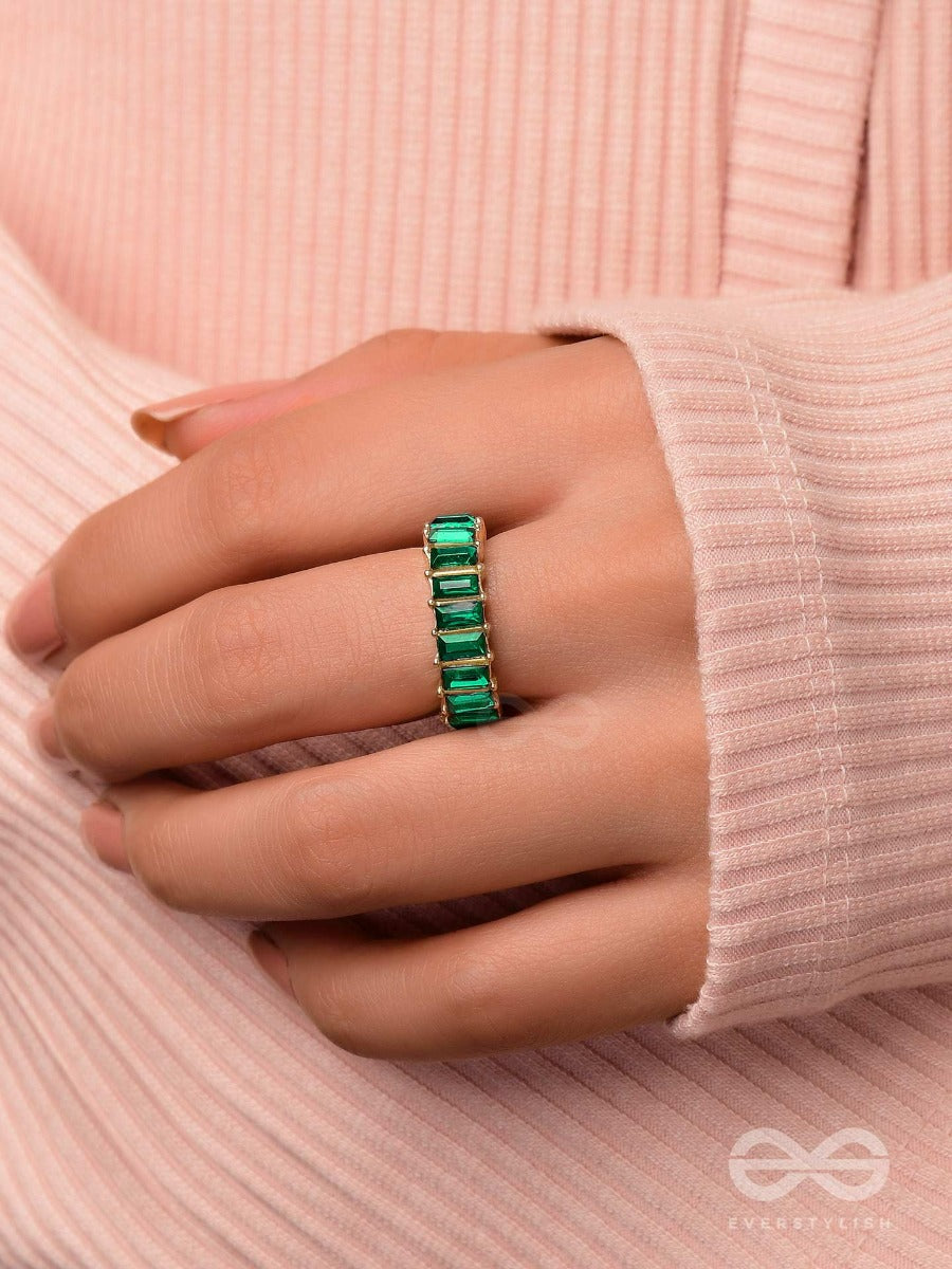 Sparkling Halo - Golden Embellished Ring (Green)