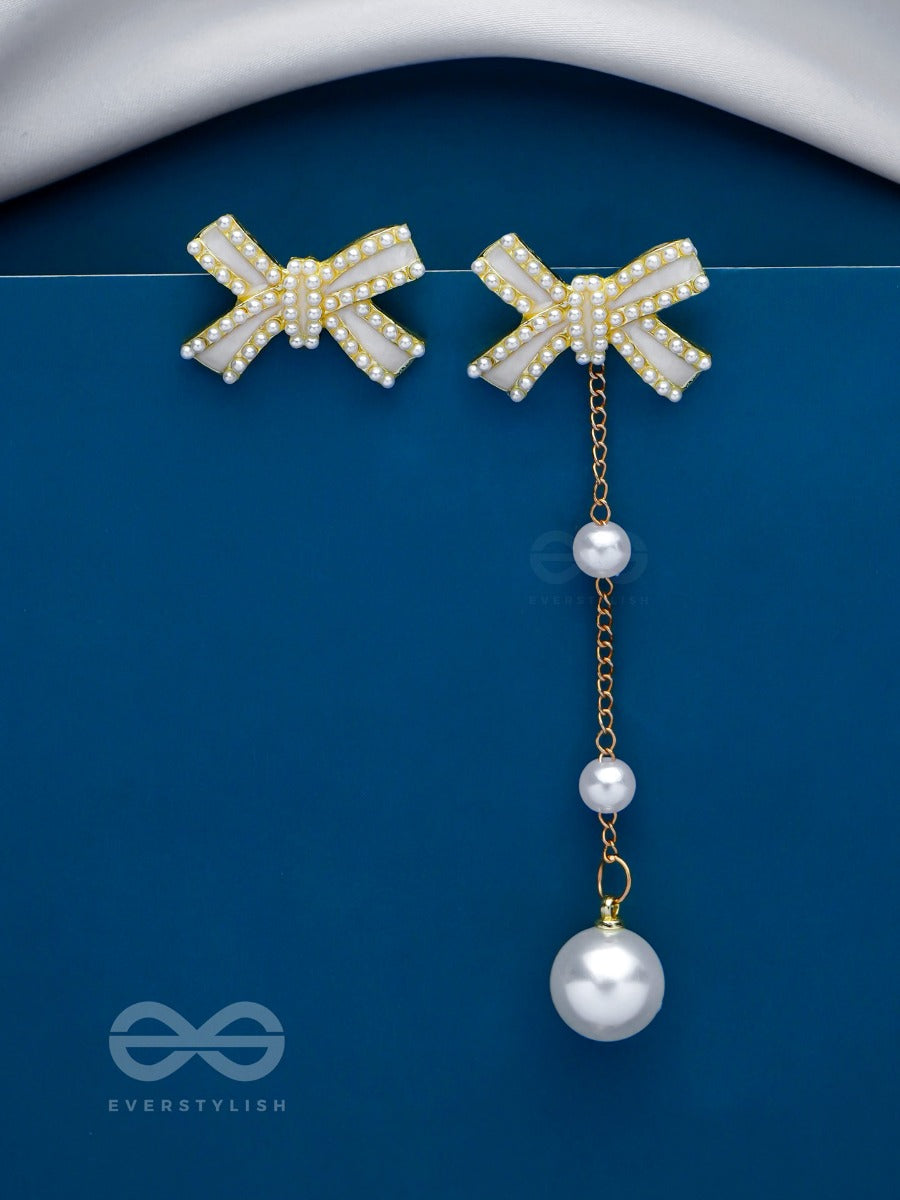 Knots Of Elegance - Golden Pearl Earrings
