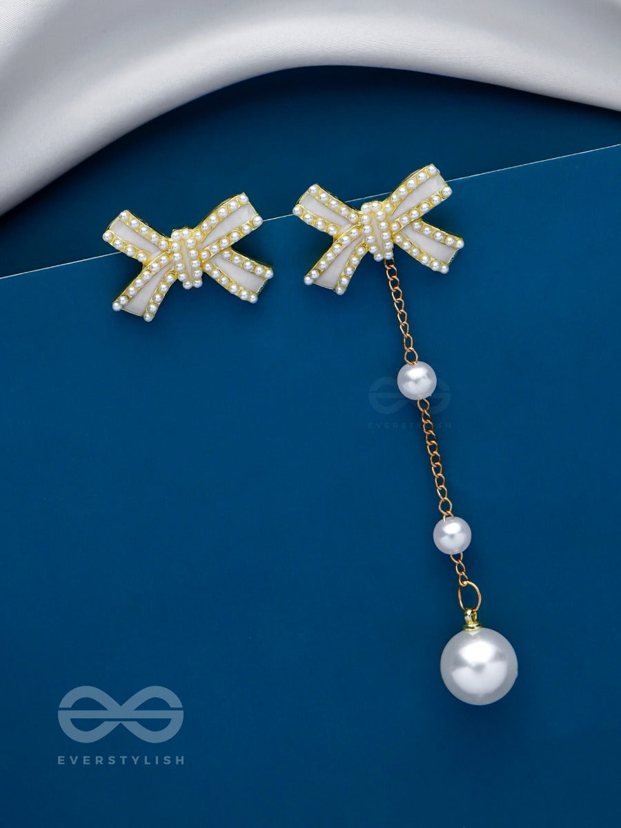 Knots Of Elegance - Golden Pearl Earrings