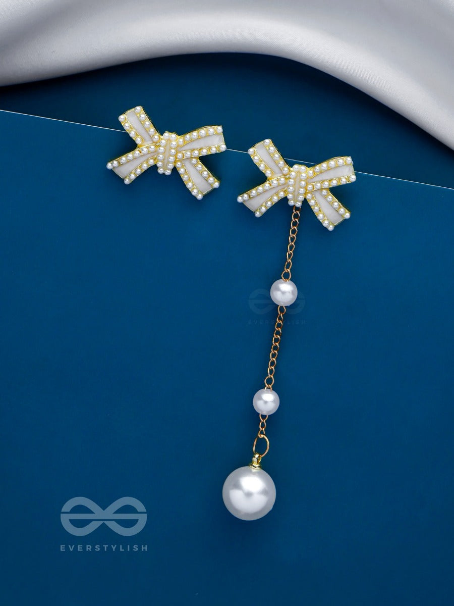 Knots Of Elegance - Golden Pearl Earrings