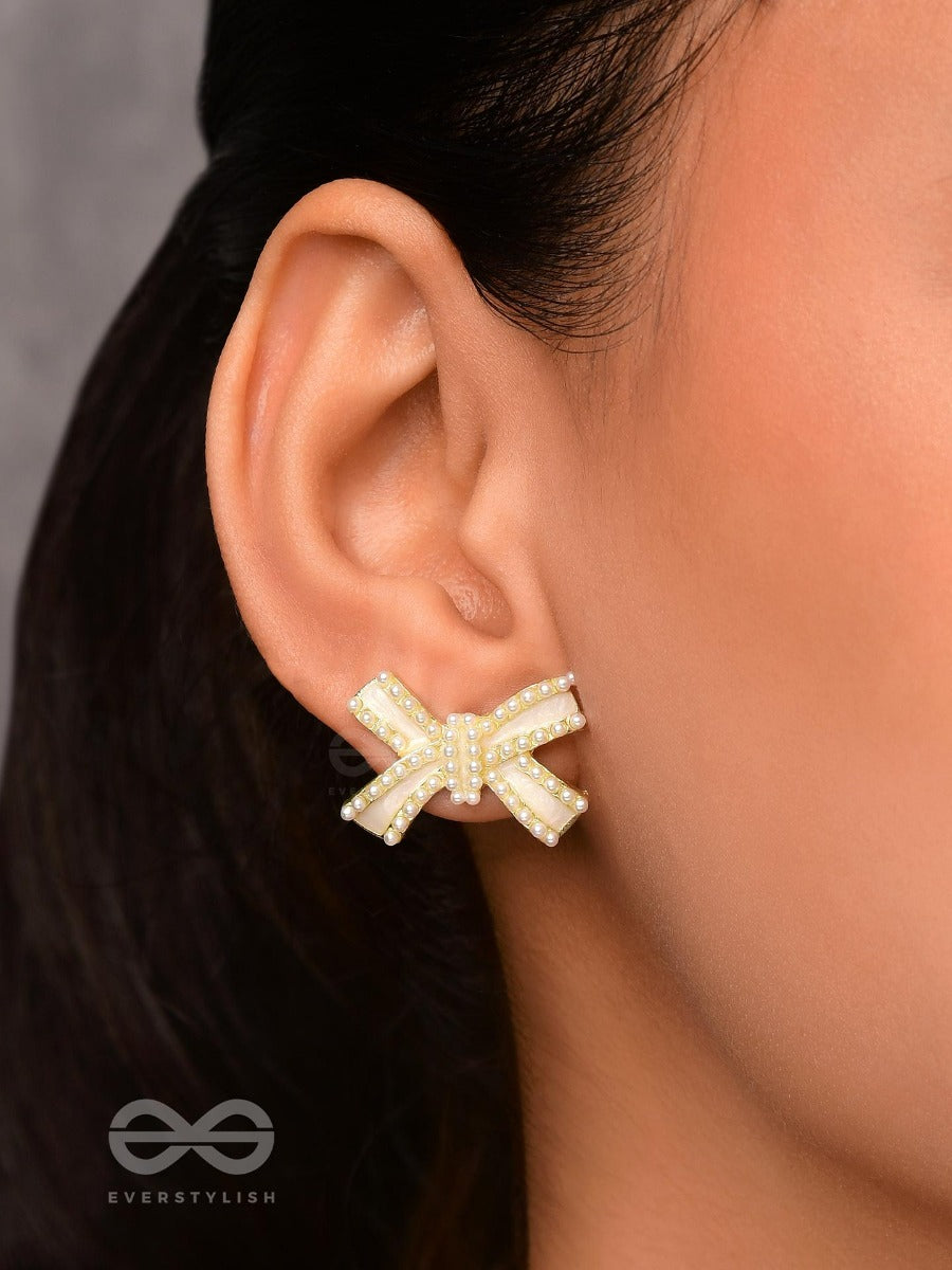 Knots Of Elegance - Golden Pearl Earrings