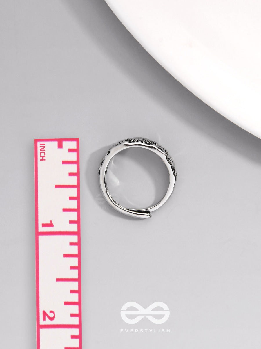 The Daisy Cascade - Casual Siver Ring (Adjustable)
