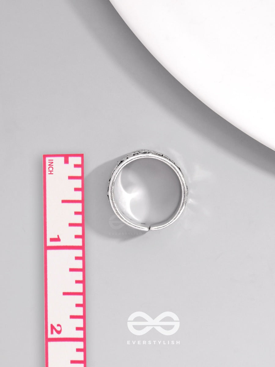 The Firebolt Fang - Statement Silver Ring (Adjustable)