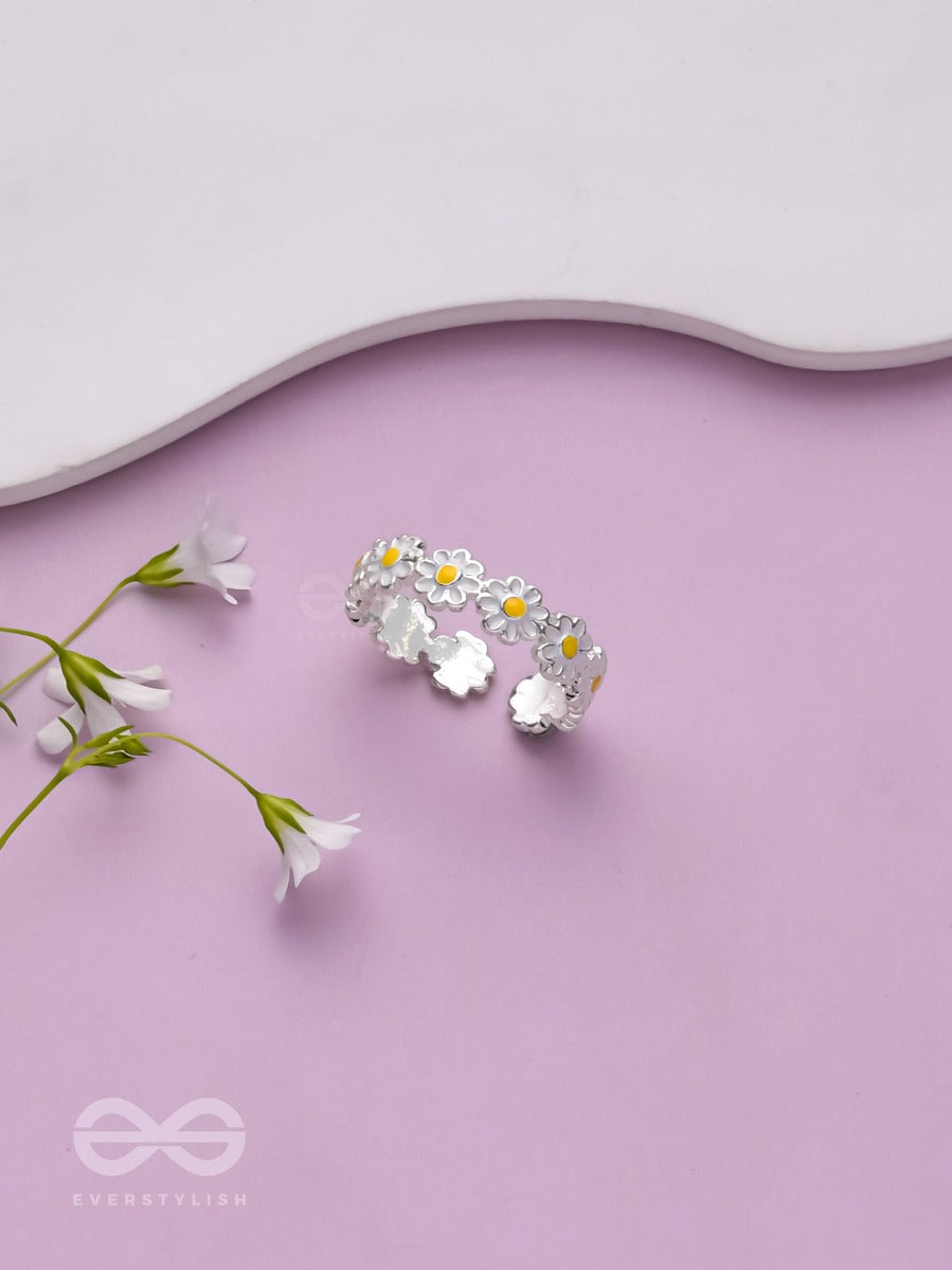 Sunshine Daisies - Silver Ring (Adjustable)(Yellow)