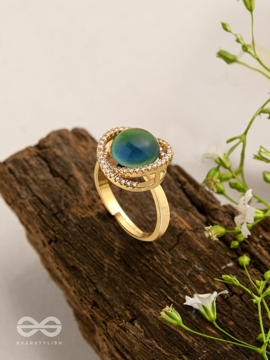 The Prism Radiance - Holographic Embellished Golden Ring