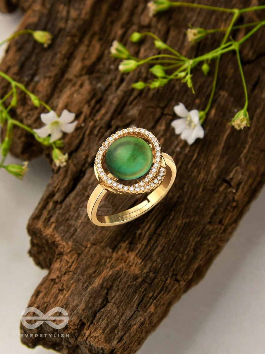 The Prism Radiance - Holographic Embellished Golden Ring