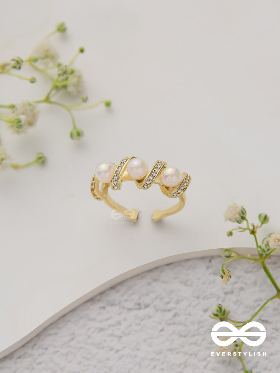 The Twisted Elegance - Cubic Zirconia Golden Ring (Adjustable)
