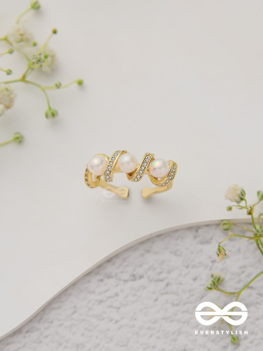 The Twisted Elegance - Cubic Zirconia Golden Ring (Adjustable)