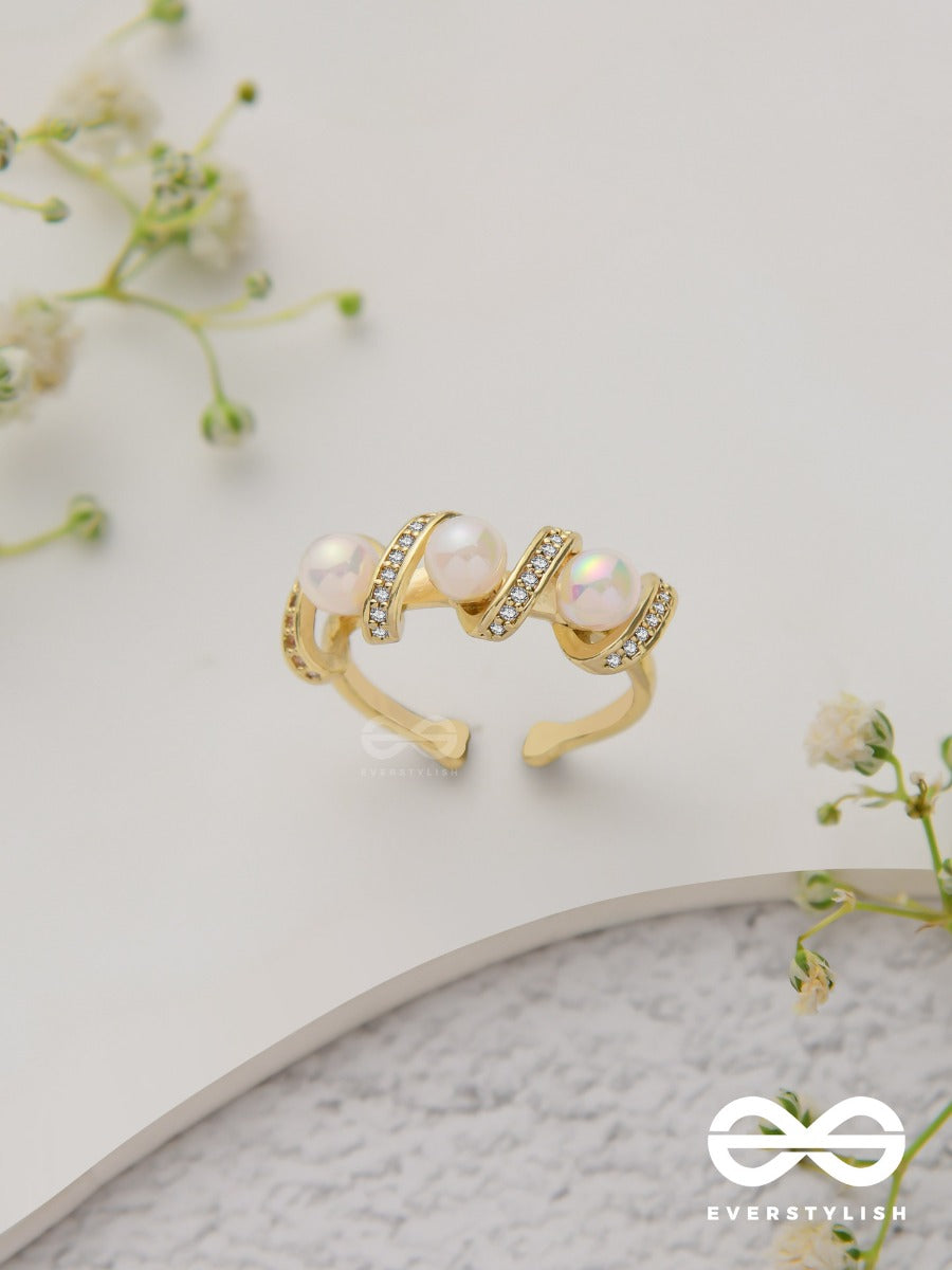 The Twisted Elegance - Cubic Zirconia Golden Ring (Adjustable)