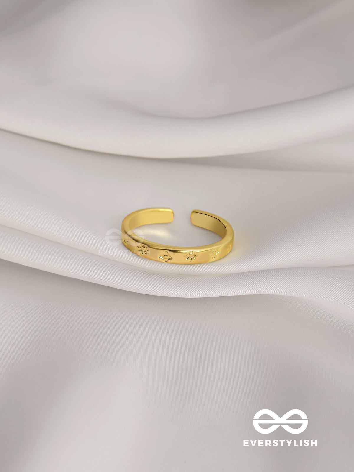 The Engraved Stars - Golden Ring (Adjustable)