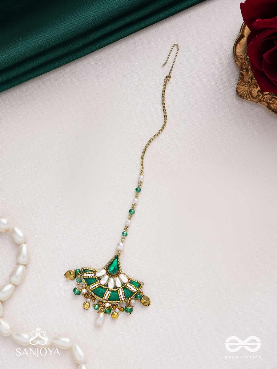 Nartakilata-Dancer's Vine- Maangtika With Stones, Pearls, Beads And Threadwork