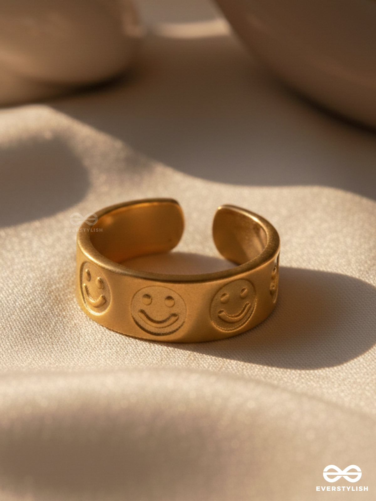 Smile Please - Bold Stainless Steel Anti-Tarnish Ring