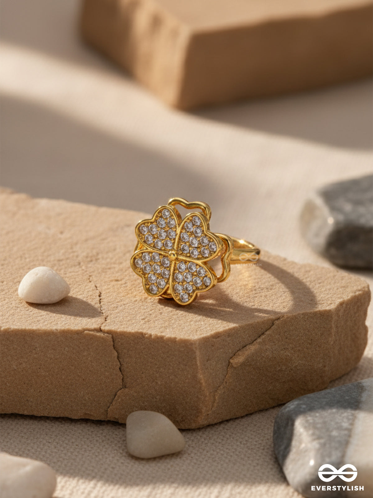 Lucky Four Leafed Clover - Anxiety Spinning Ring Inlaid With Cubic Zicronia Stones