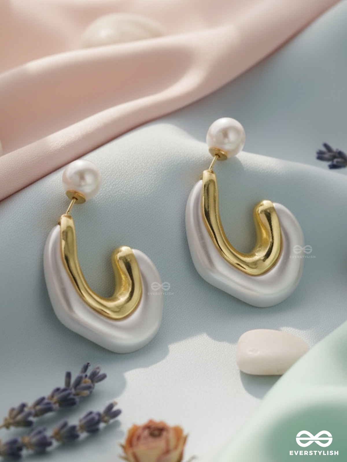 Gilded Crest - Modern Dual-Tone Hoops