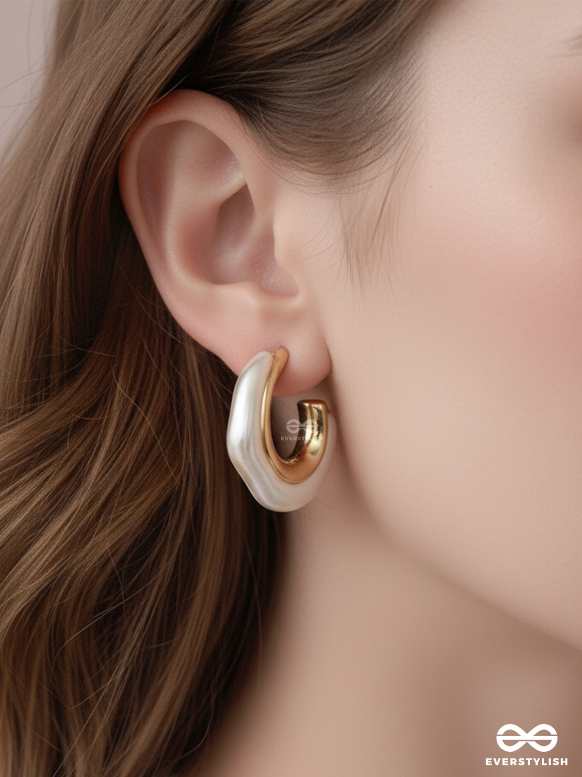Gilded Crest - Modern Dual-Tone Hoops
