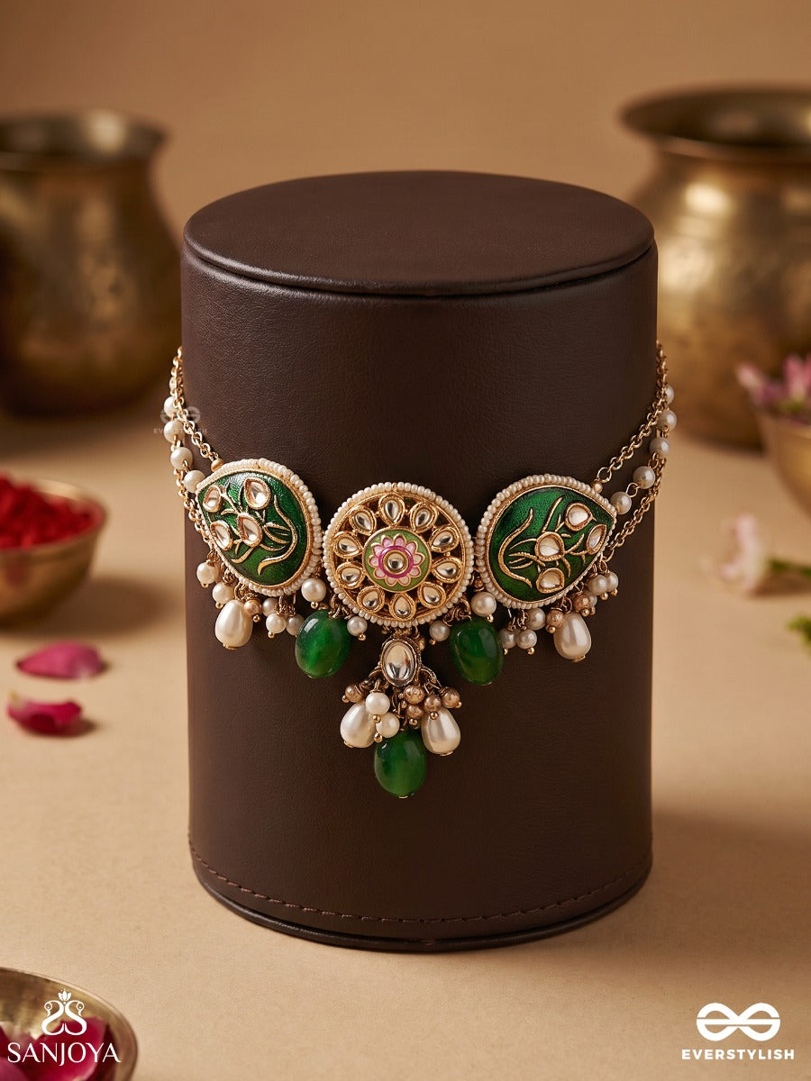 Taralika- Star-Like- Sparkling Enamelled Kundan Necklace With Pearls And Beads