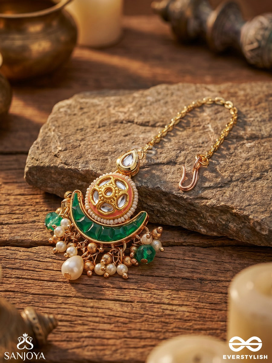 Somalekha - Moon's Trace- Modern Yet Traditional Kundan Maangtika With Lustrous Pearls And Beads